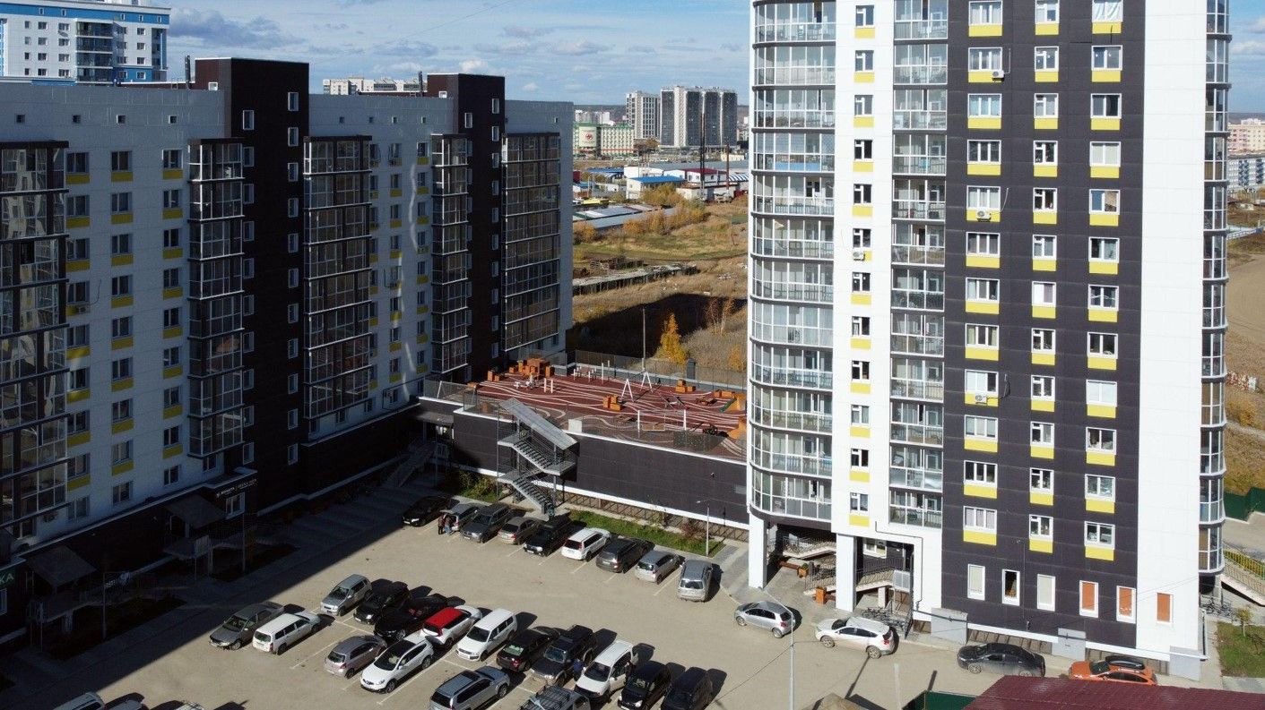 Дворовая территория жилого комплекса «Сэргэ» по ул. Автодорожная в г. Якутск